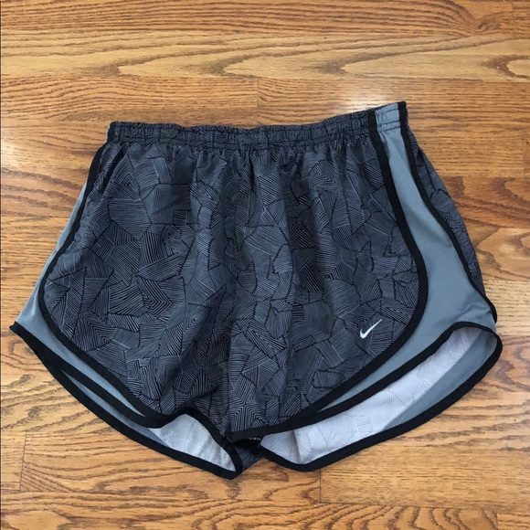 3 set of patterned Nike tempo running shorts - Picture 2 of 4